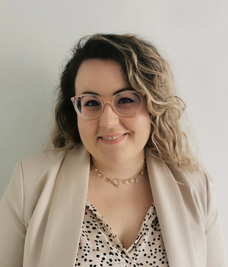 Consultante marketing pour petites entreprises – Loire Portrait de consultante marketing indépendante basée dans la Loire